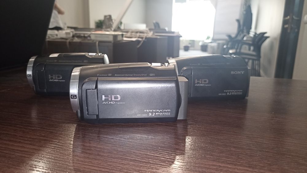 Видеокамеры  Sony 9.2, 3 штуки