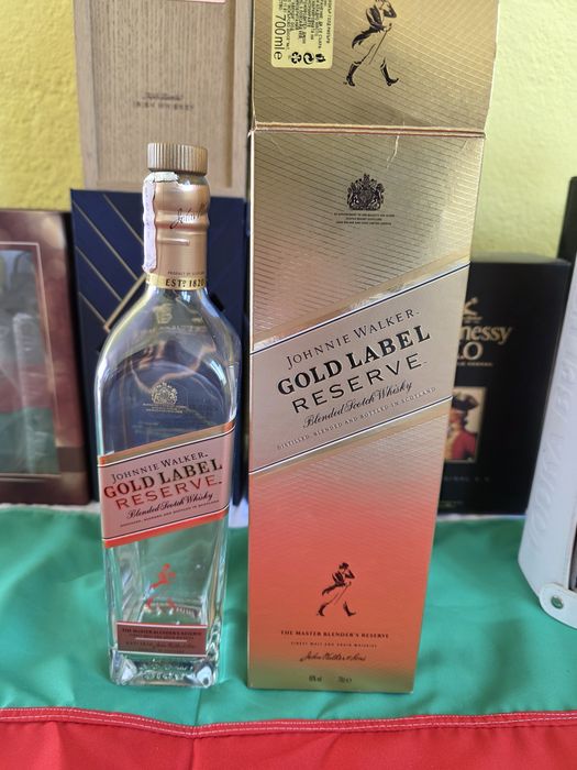 Празни бутилки от уиски