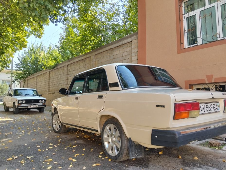 Vaz 2107 sotladi