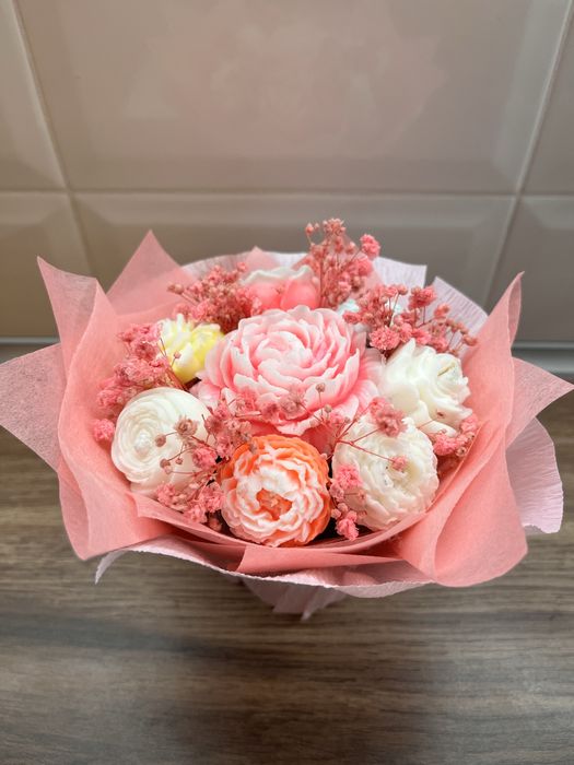 Восъчни букети от соеви свещи