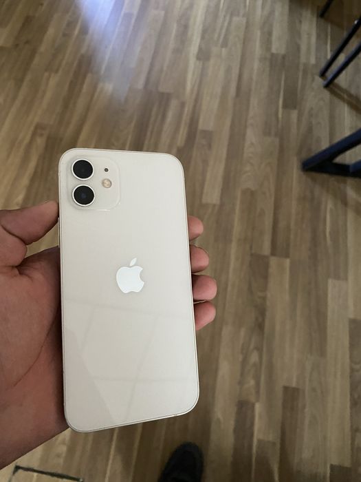 Iphone 12.