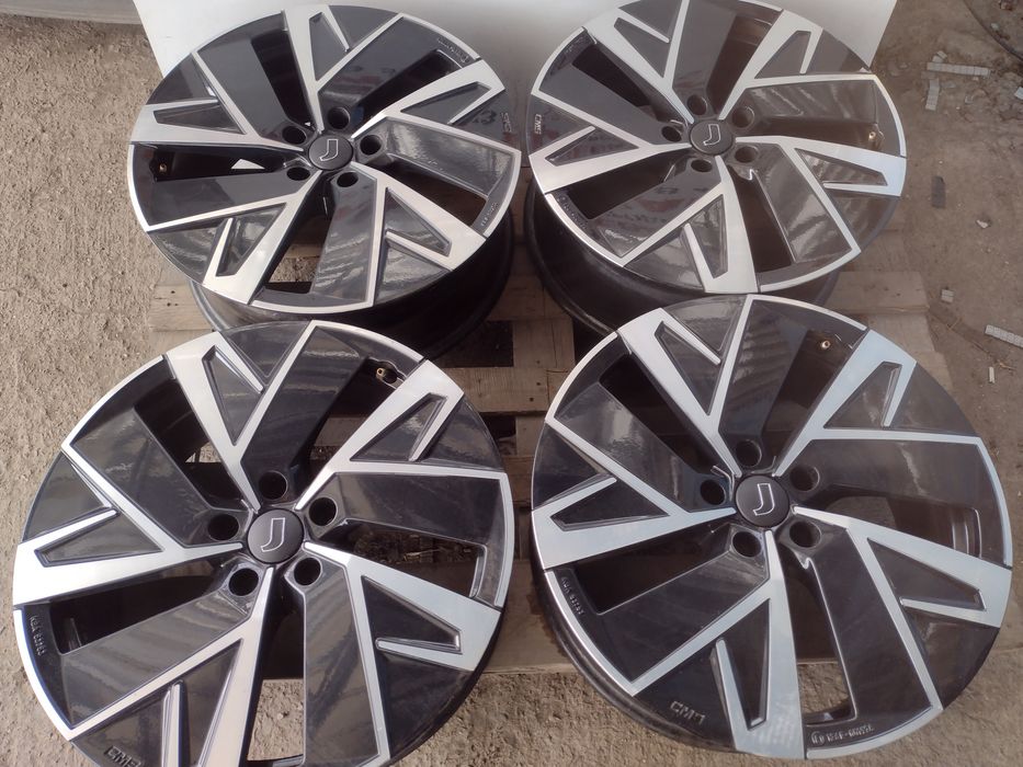 CMS C32 AERO 19-5x112 ET32 7.5j Volkswagen Golf 8