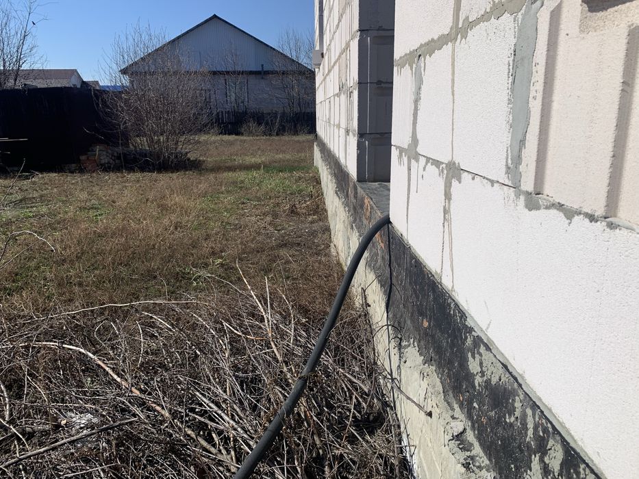 Продам участок с недостроенным домом