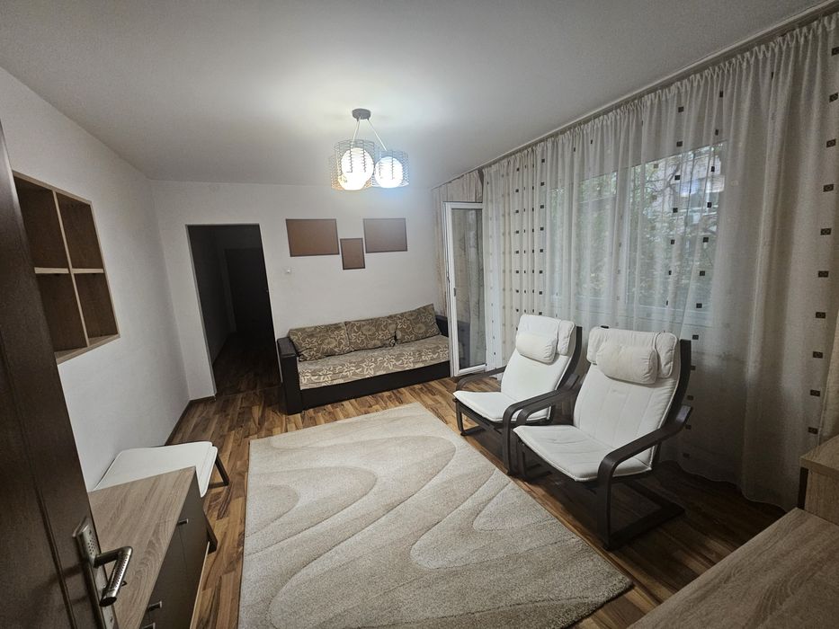 Apartament 3 camere de închiriat