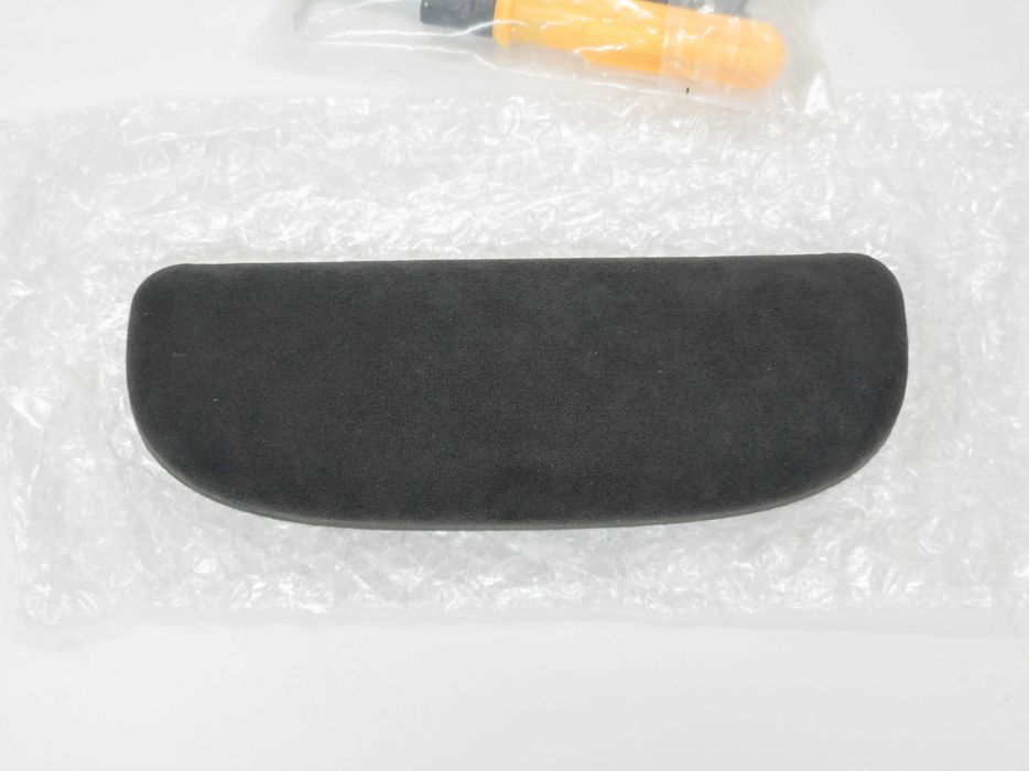 Държач за очила на мястото на дръжката над вратата