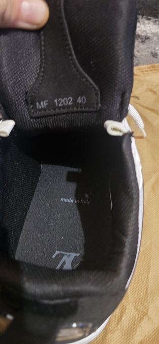 Vând adidași louis vuitton skate