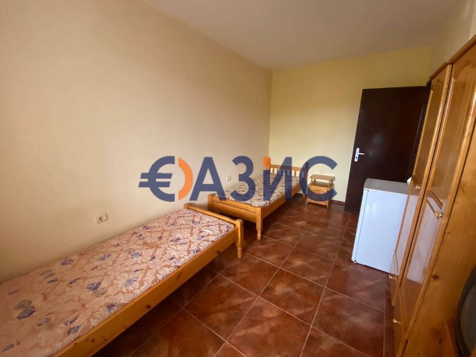 Голям 4-стаен апартамент без такса поддръжка, Слънчев Бряг, България,