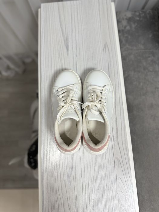 Продам женские кеды