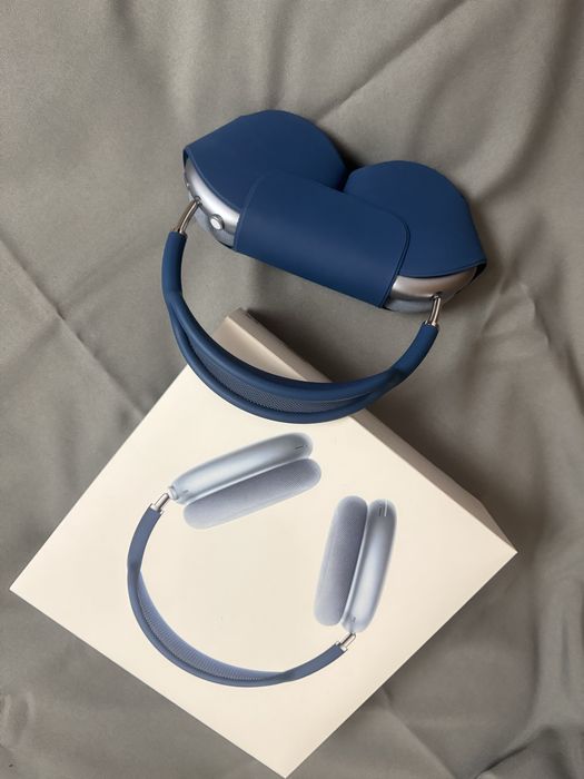 Продаю AirPods Max