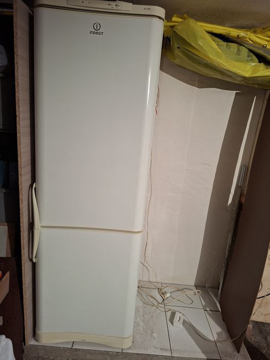 Холодильник Indesit