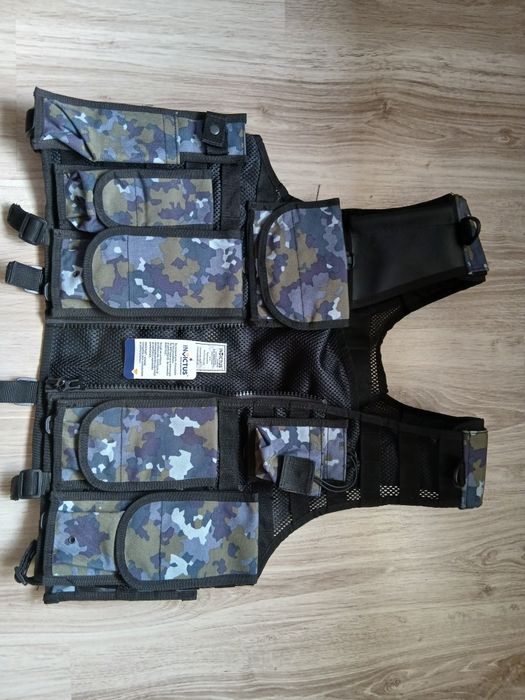 Vând vesta tactica