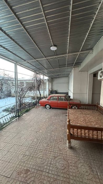 Сергели Хонабод Жакей 4 сотих 5 хона ховли яшаб турилган уй