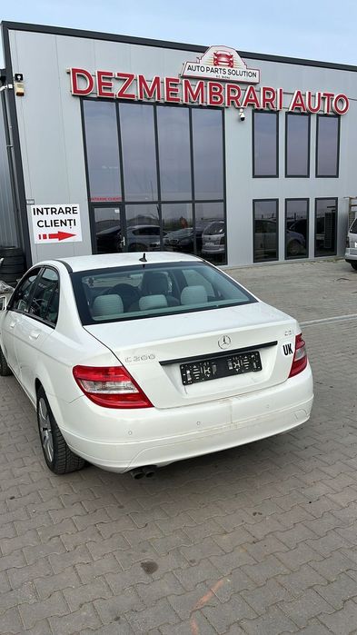 Dezmembram Mercedes-Benz C class w204 2.2 diesel din 2010