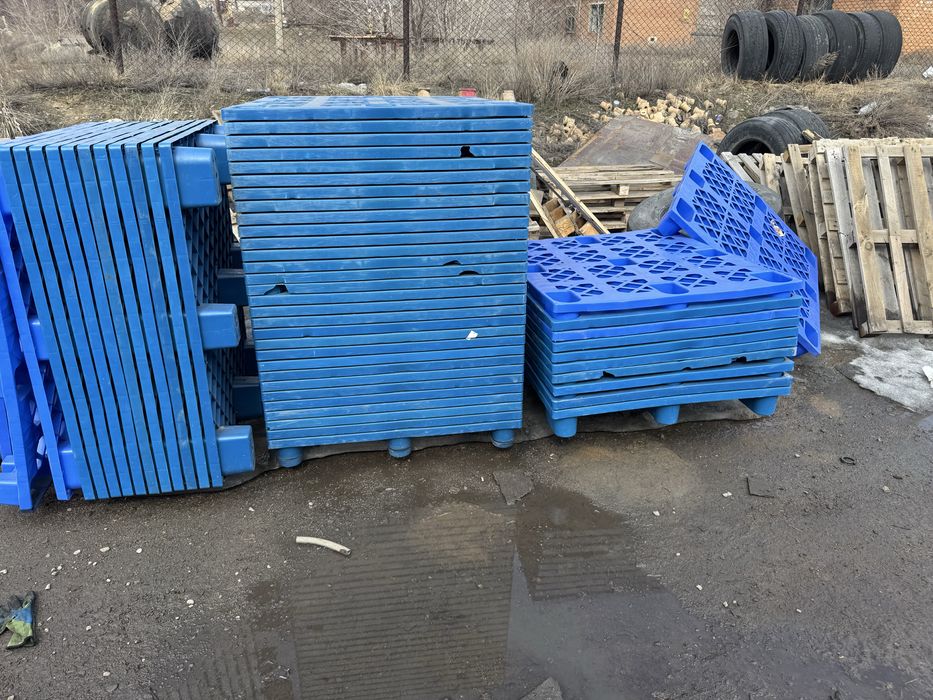 Плкстиковые поддоны