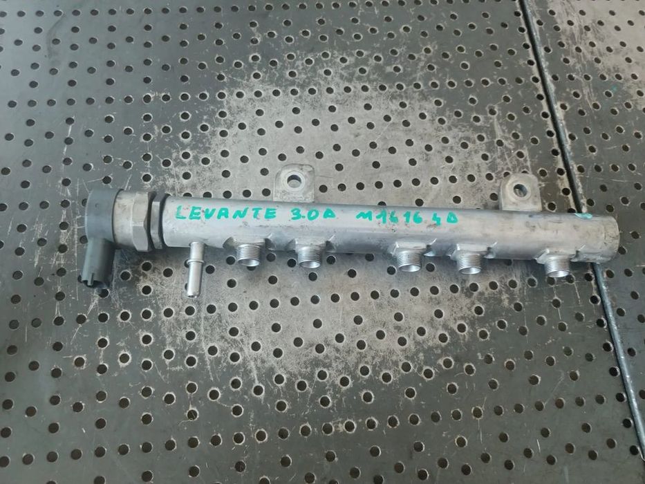 rampa injectoare stanga 3.0 d m16164d  maseati levante 0445216044