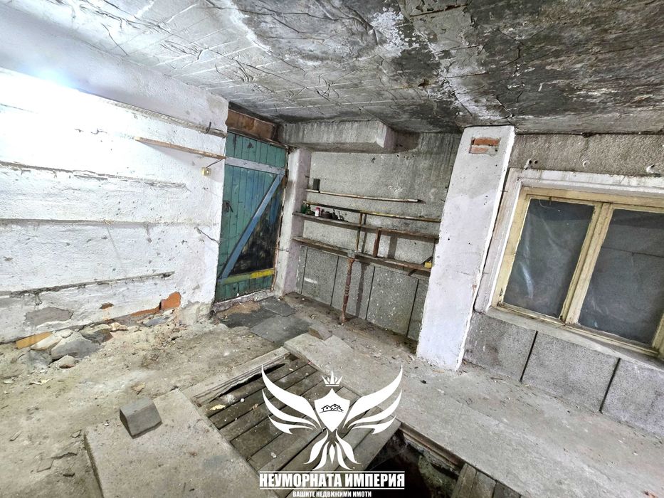 Отдавам под наем масивен гараж с площ от 19кв.м. в град Асеновград, квартал Изток