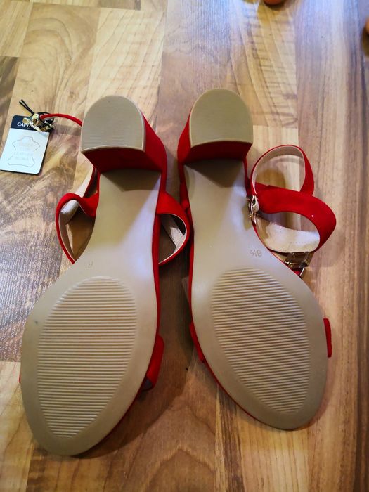 Sandale rosii din piele intoarsa