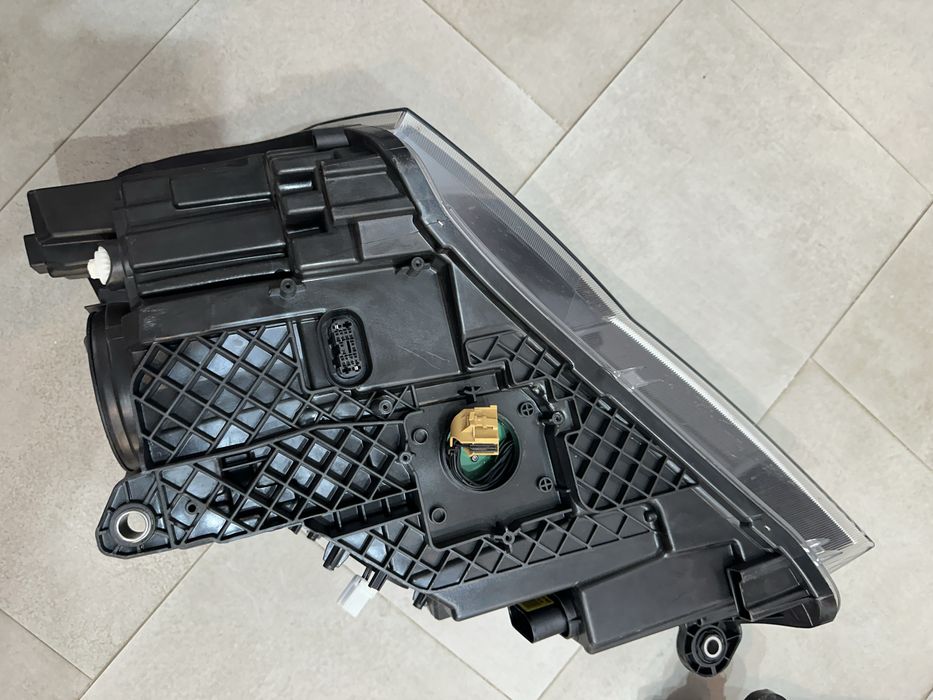 Faruri Far stanga dreapta skoda superb 3 bixenon Europa