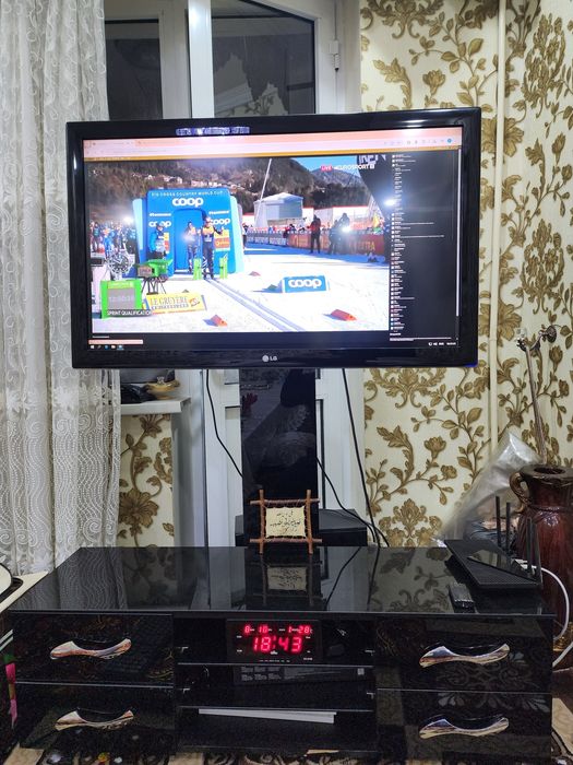 Телевизор LG 32 + стойка 100$