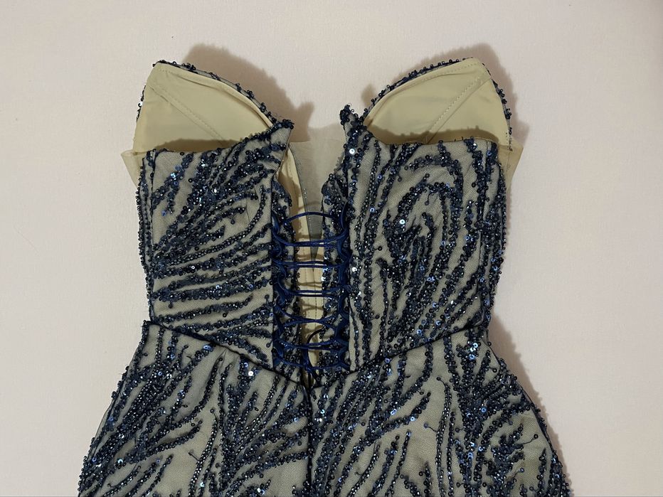 Бална рокля с камъни и маниста