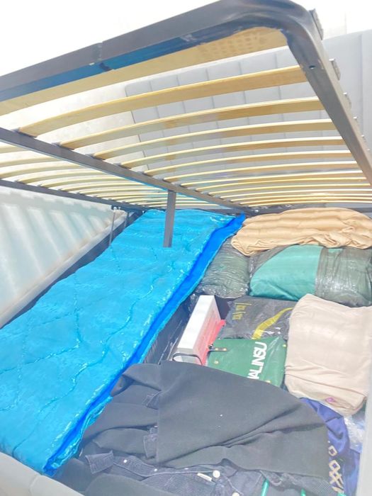 Кровать для спальни