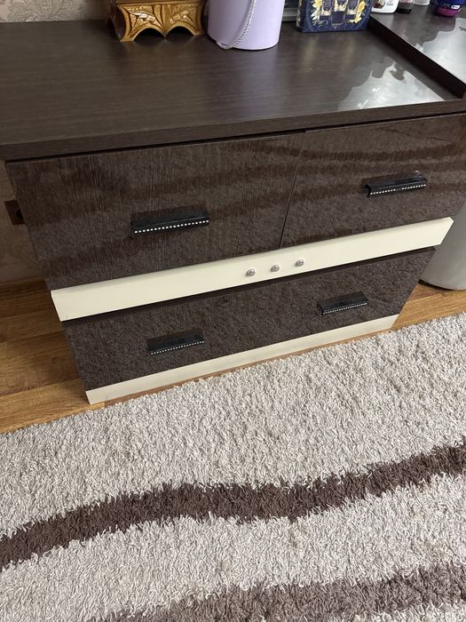 Продам прикроватные тумбочки