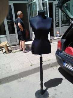 останало оборудване на магазин за конфекция