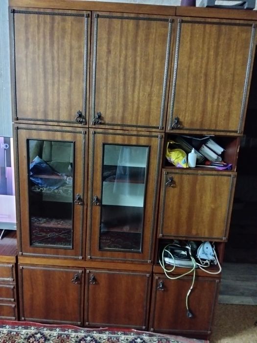 Отдам даром стенку