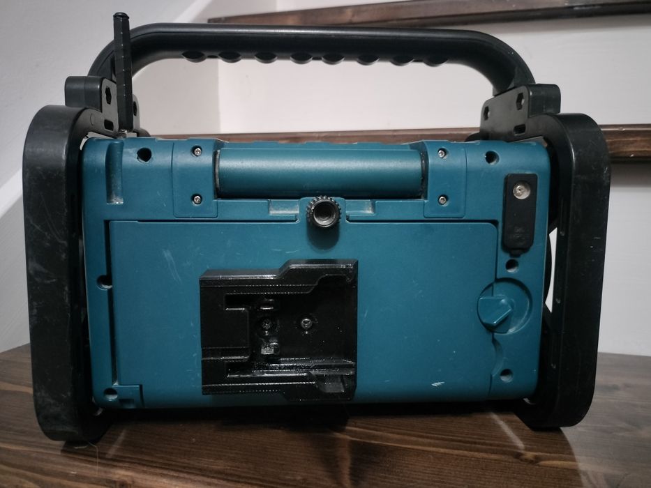 Radio adaptat milwaukee