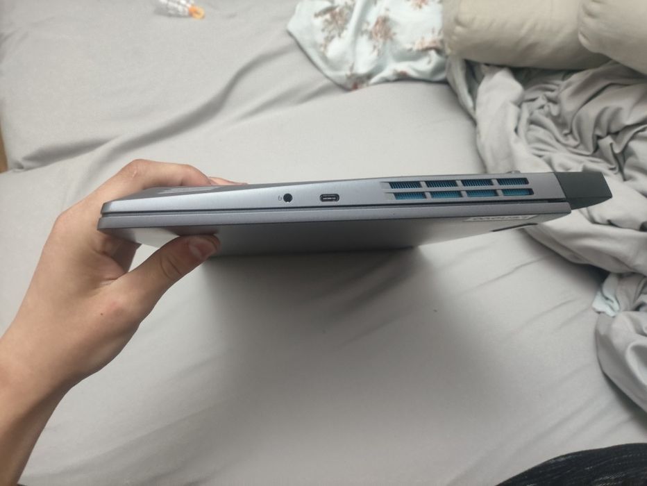 Lenovo LOQ 15IRH8.