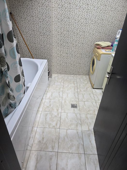 Închiriez apartament 3 camere, bloc RO5
