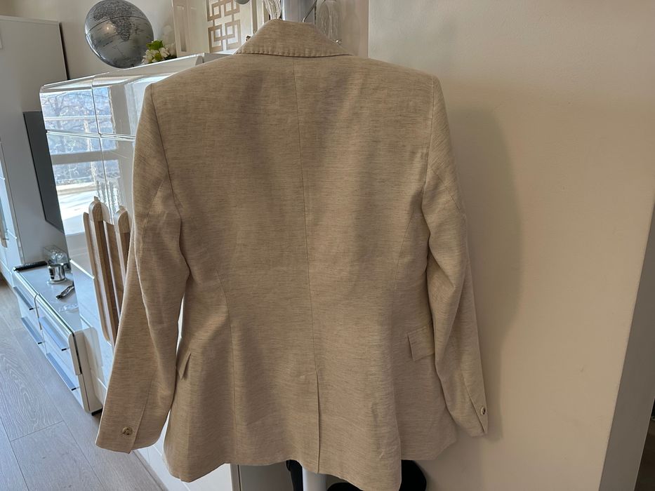 Ново Златисто бежово сако размер S RESERVED