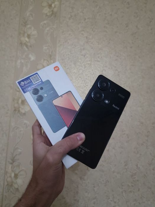 Redmi note 13 pro  ideal holatda qirilgan chizilgan joylari umuman yoq