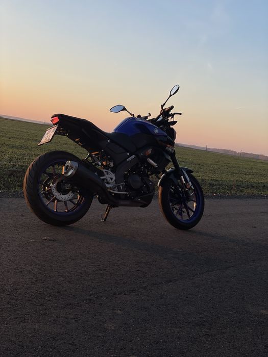 Yamaha mt 125.