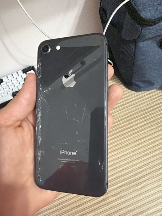 Продам iphone 8 64gb с коробкой