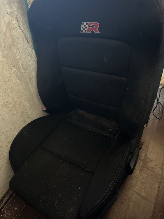Продавам салон Cupra за Seat Leon 1M.