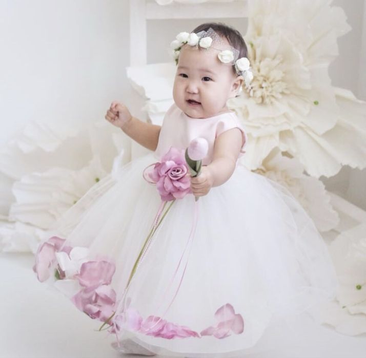 Много новых детских платьев для девочек