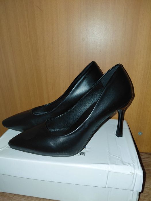 Классические чёрные туфли