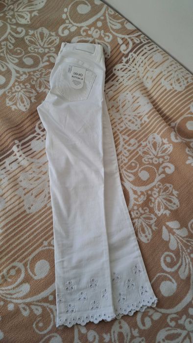 Бели Дънки Liu Jo до глезена с красива бродерия