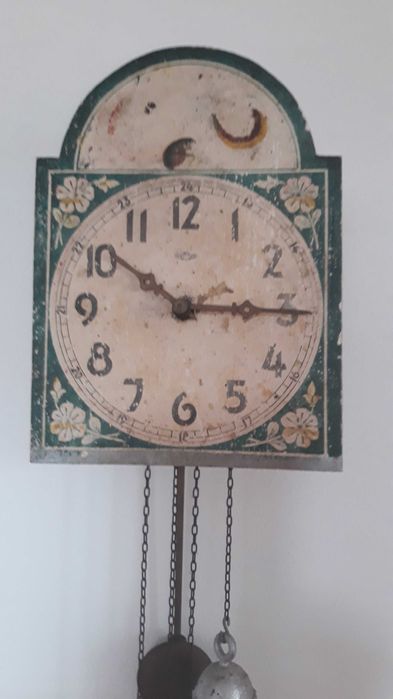 Ceas vechi de perete.