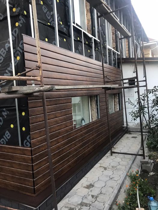 Кирпич, металлочерепица, сайдинг, утеплитель.