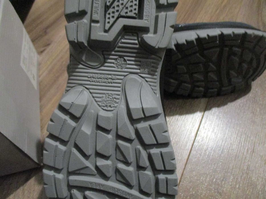 Мъжки обувки  Зимни НОВИ/маратноки Адидас