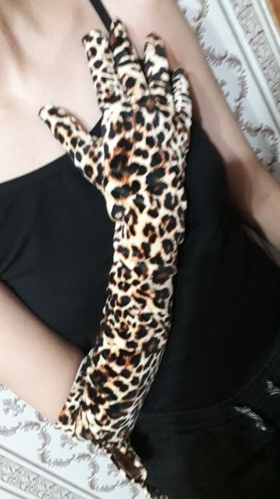 Длинные перчатки из велюра