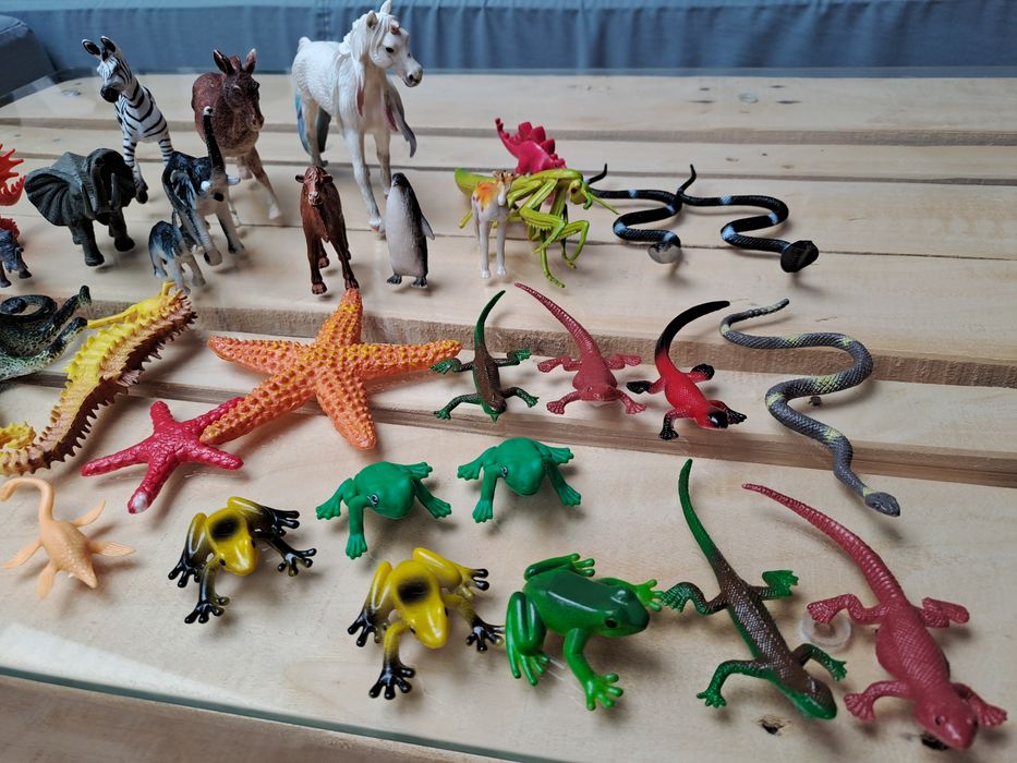 Детски пласмасови играчки-животни,пони.киндер.Пласмасови гребени.