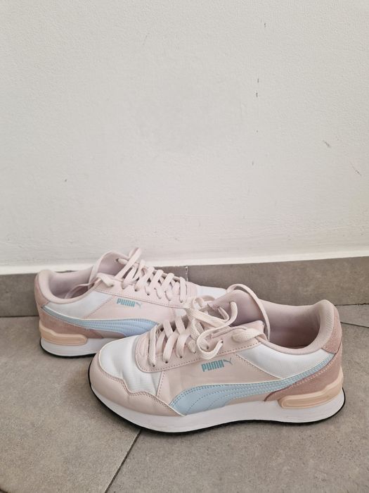 Vând adidași și sandale damă