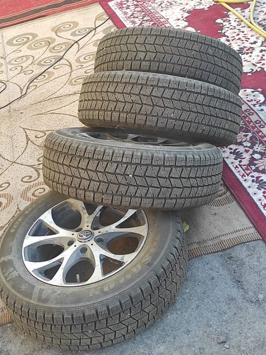 Продам новые шины зима липучка