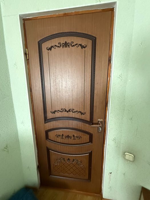 Продам межкомнатный дверь