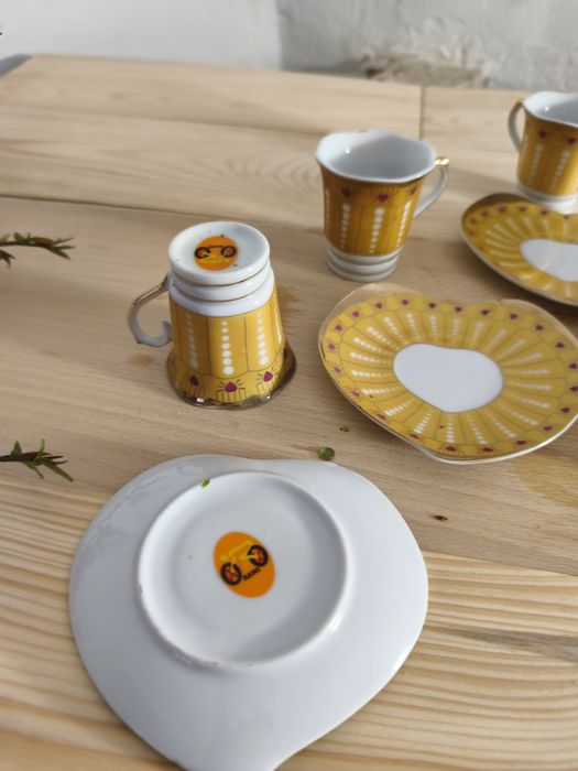Vând set unicat ceramica forma inima cesti farfurii