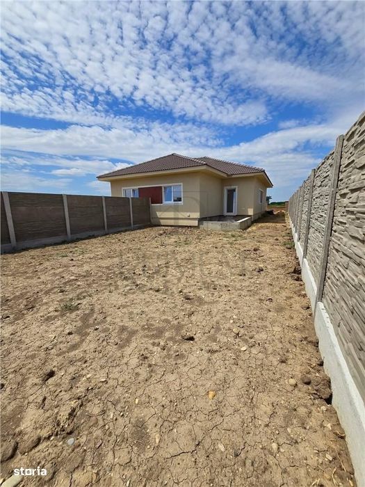 Duplex pe parter - zona buna - toate utilitatile