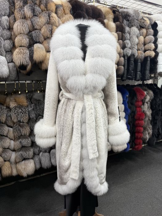 Haina din alcantara cu vizon si guler din vulpe polara